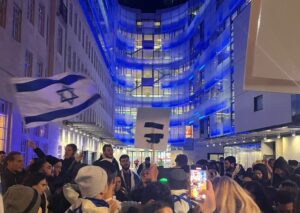 猶太團體在BBC大樓外抗議