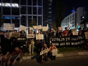 以色列民眾呼籲停火／推特＠dananaomymills