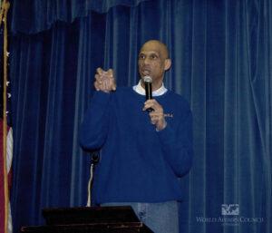 美國職籃NBA傳奇中鋒「天鉤」賈霸（Kareem Abdul-Jabbar）