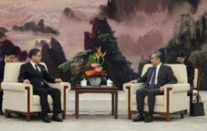 中國外交部長王毅週一（12月18日）在北京與北韓外務省副相朴明浩（Pak Myong Ho）會談。