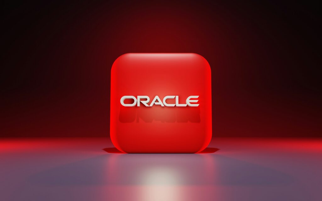 Oracle một khối lập phương màu đỏ với văn bản màu trắng Oracle một khối lập phương màu đỏ với văn bản màu trắng
