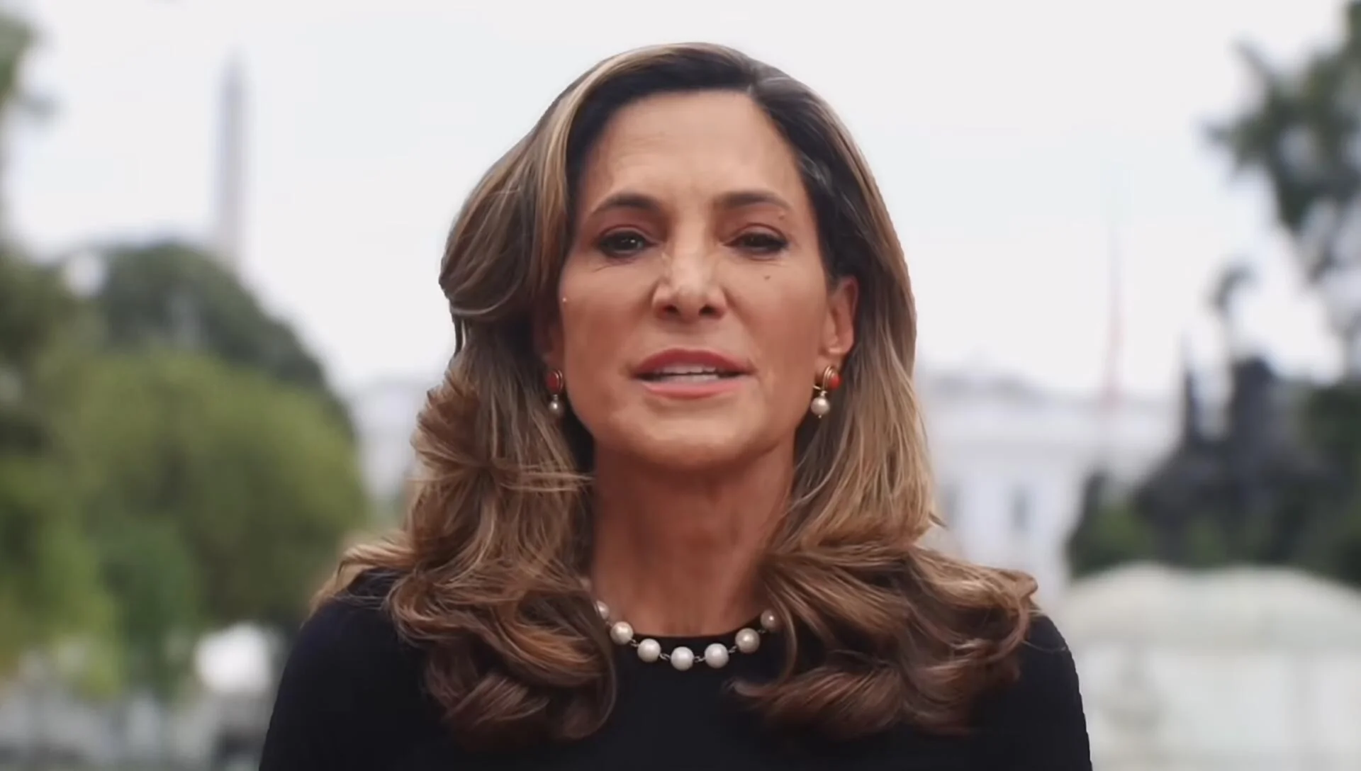 共和黨聯邦眾議員薩拉薩爾(María Elvira Salazar)