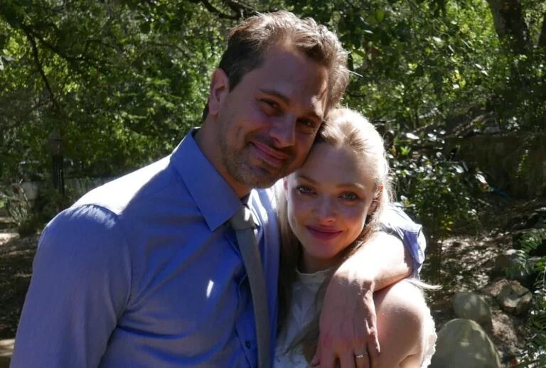 好萊塢女星亞曼達塞佛瑞（Amanda Seyfried）與丈夫演員托馬斯薩多斯基（Thomas Sadoski）